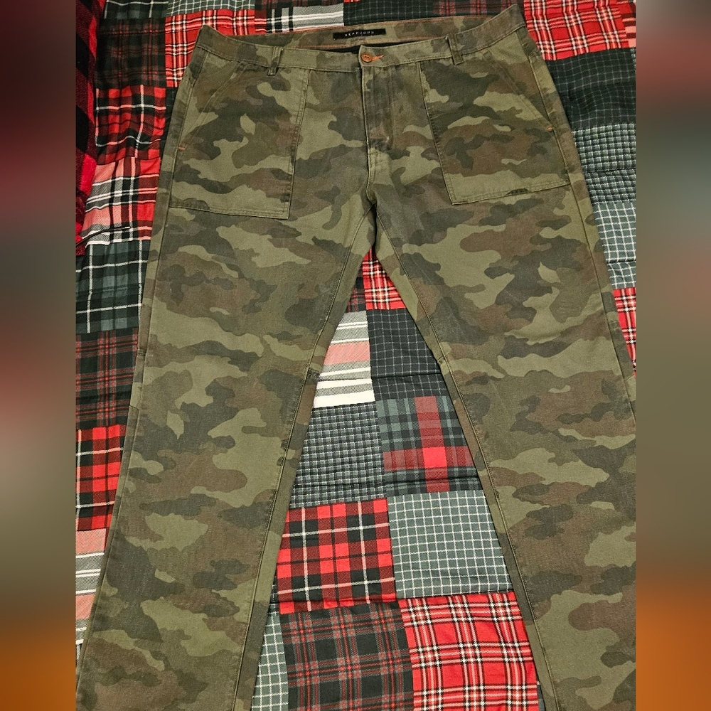 Sean John Green Camouflage Cargo Pants